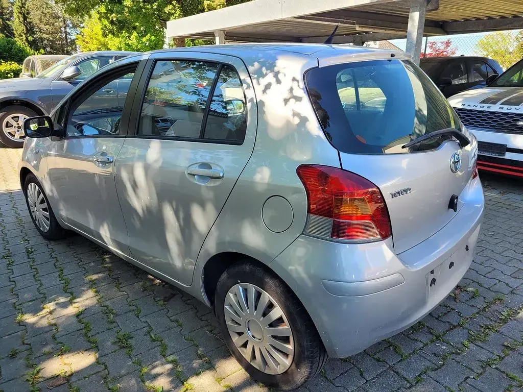 Gebraucht Toyota Yaris Cool 101 PS (74 kW) 2009 Silber Kleinwagen