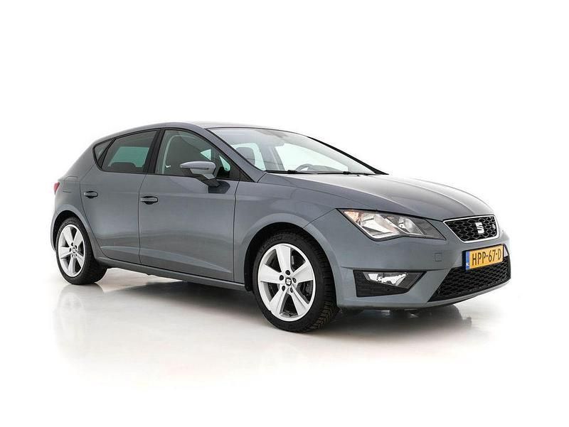 Grau Gebraucht 2016 Seat Leon CONNECT Limousine | 8.945 € (Superpreis) - Bild 1/4