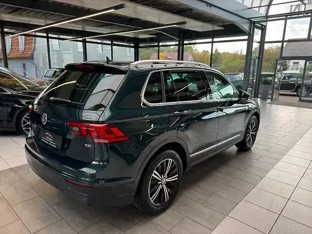 Gebraucht VW Tiguan Sound 180 PS (132 kW) 2017 Grün SUV