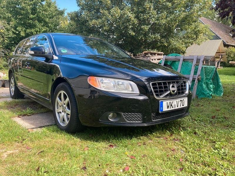 Schwarz Gebraucht 2010 Volvo V70 Momentum Kombi | 5.600 € (Fairer Preis) - Bild 1/4