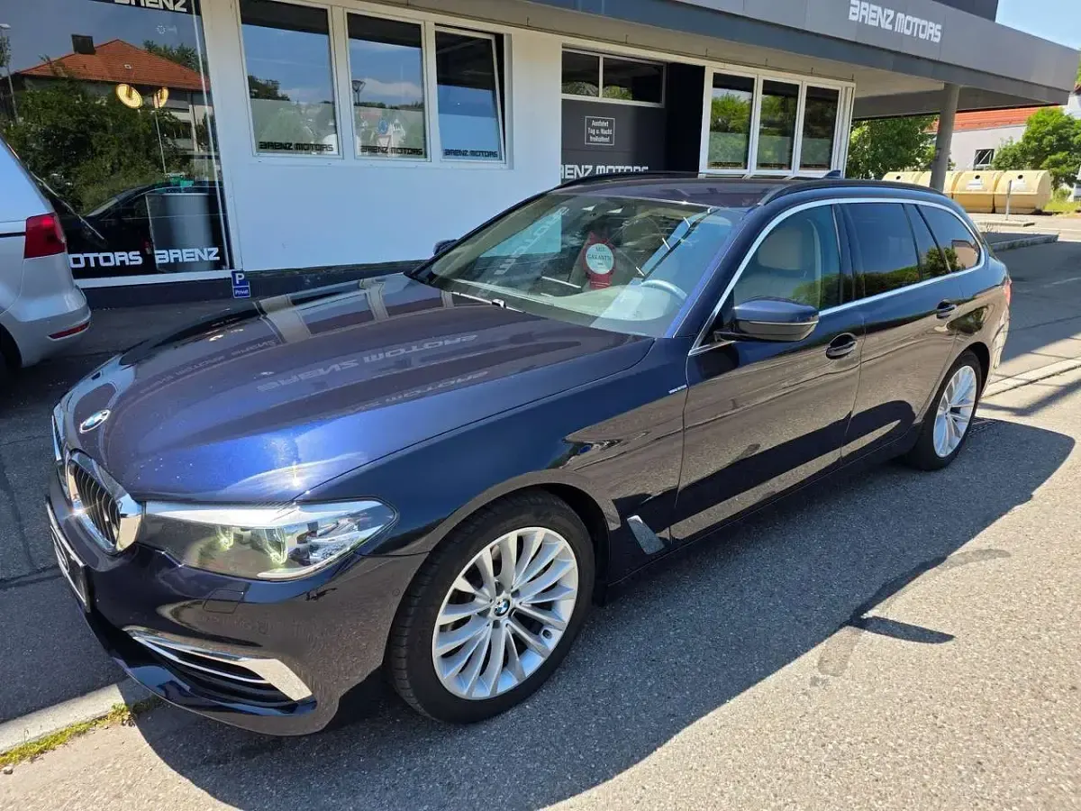 Gebraucht BMW 520 Luxury Line 190 PS (139 kW) 2018 Imperialblau brillantef. met. Kombi