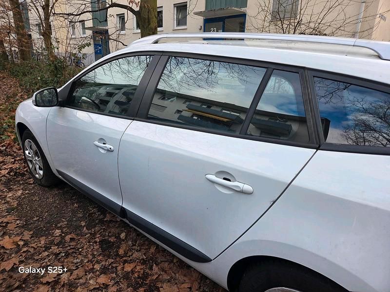 Gebraucht Renault Mégane 110 PS (80 kW) 2010 Weiß Limousine