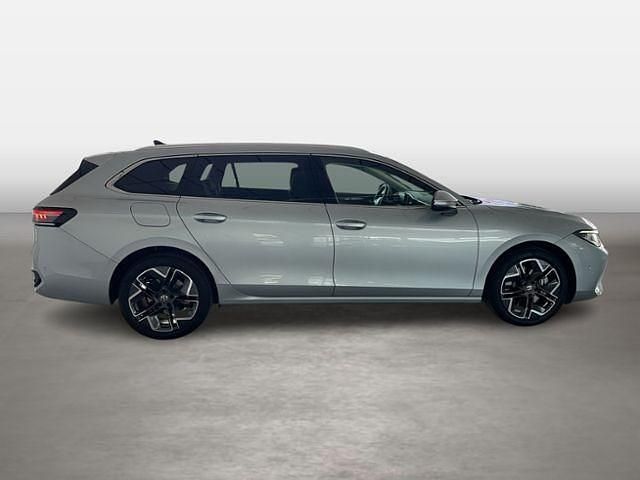 Gebraucht VW Passat Elegance 150 PS (110 kW) 2025 Oyster silver metallic Kombi