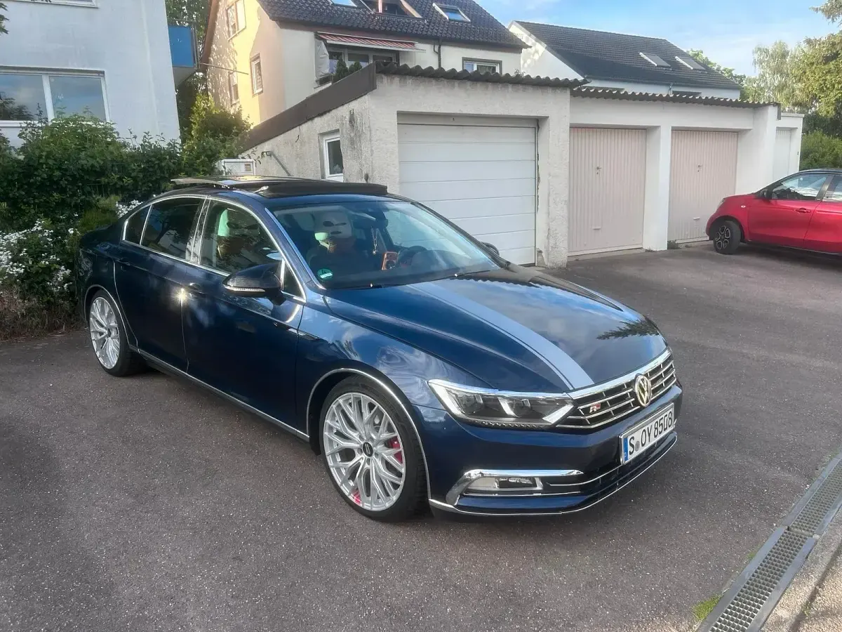 Gebraucht VW Passat R 150 PS (110 kW) 2015 Blau Limousine