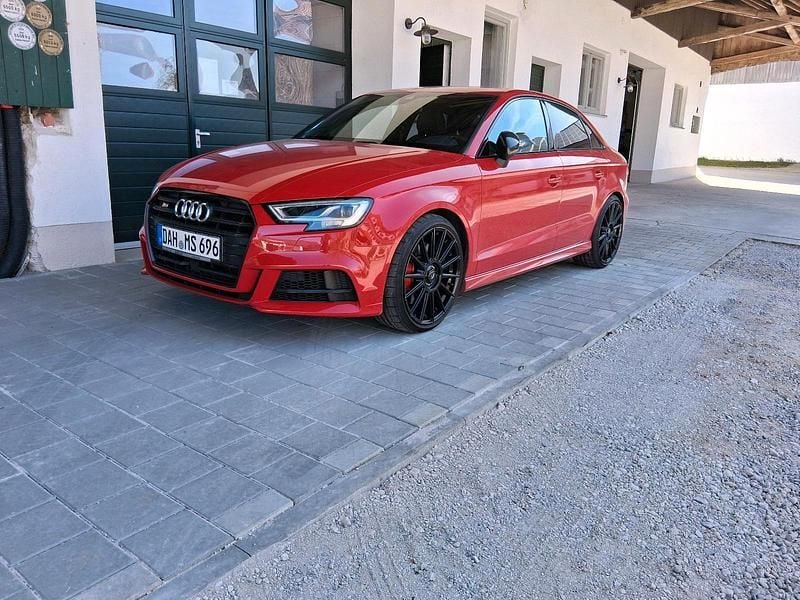 Rot Gebraucht 2019 Audi S3 Limousine | 25.000 € (Superpreis) - Bild 1/4