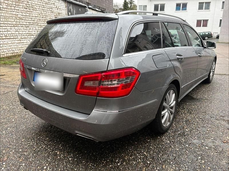 Gebraucht Mercedes E200 Avantgarde 184 PS (135 kW) 2012 Grau Kombi