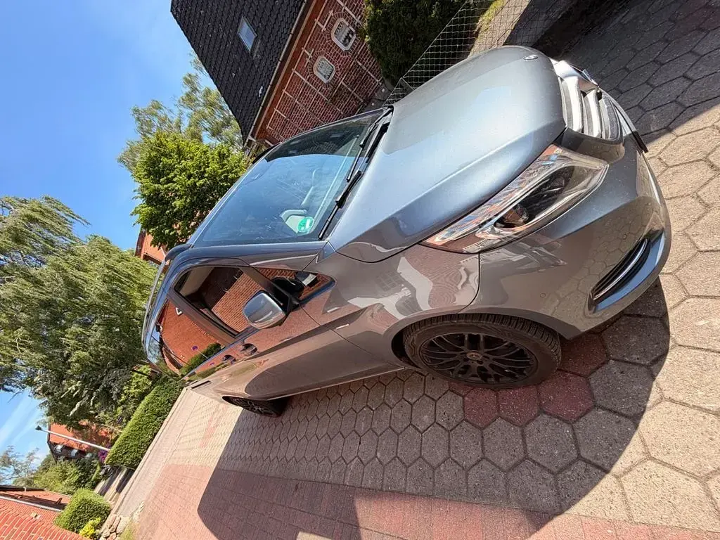 Gebraucht Mercedes V250 Avantgarde Edition 190 PS (139 kW) 2017 Grau Van / Kleinbus