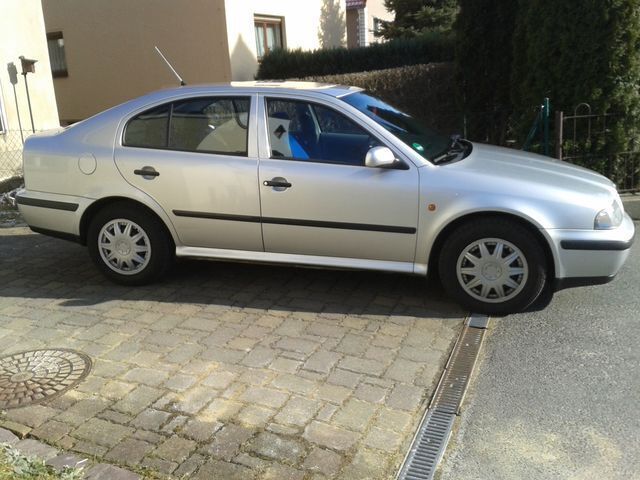 Second-hand Skoda Octavia 75 CP (55 kW) 2000 Argintiu Berlinǎ