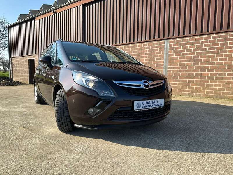 Mahogany brown (p2/so) Gebraucht 2015 Opel Zafira Edition Van / Kleinbus | 11.499 € (Teuer) - Bild 1/4