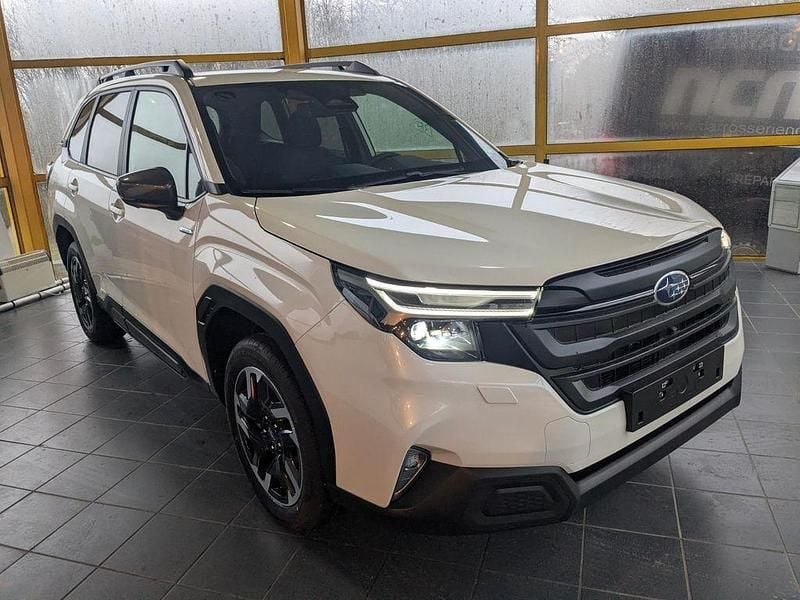 Neu Subaru Forester 136 PS (100 kW) 2025 Grün SUV