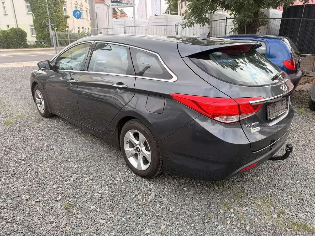 Gebraucht Hyundai i40 Trend 135 PS (99 kW) 2014 Grau Kombi