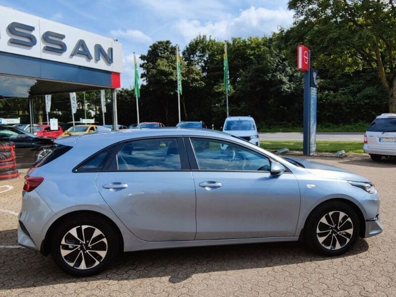 Gebraucht Kia Ceed Vision 140 PS (102 kW) 2024 Silber Kleinwagen