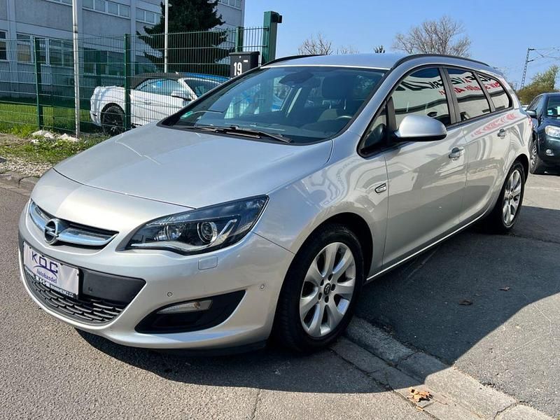 Gebraucht Opel Astra Edition 165 PS (121 kW) 2014 Silber Kombi