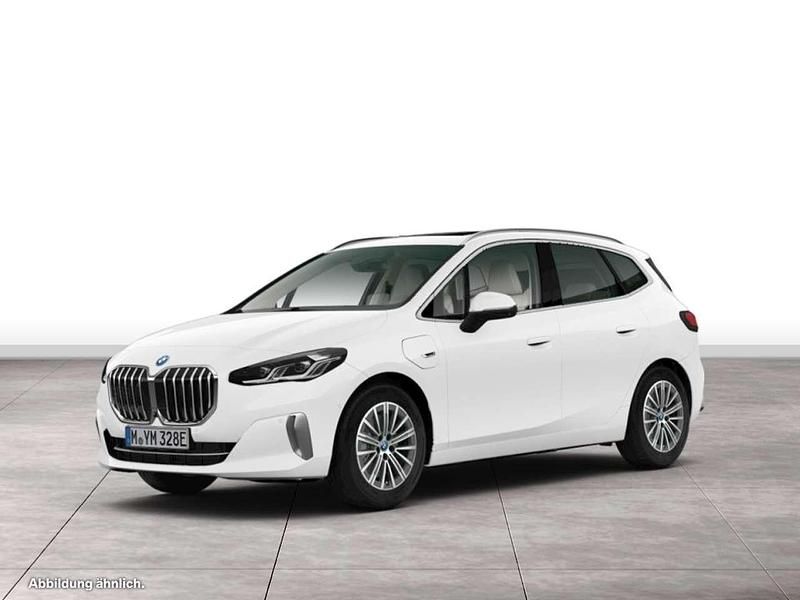 Alpinweiss iii Gebraucht 2022 BMW 225 Active Tourer Luxury Line Van / Kleinbus | 29.890 € (Guter Preis) - Bild 1/4