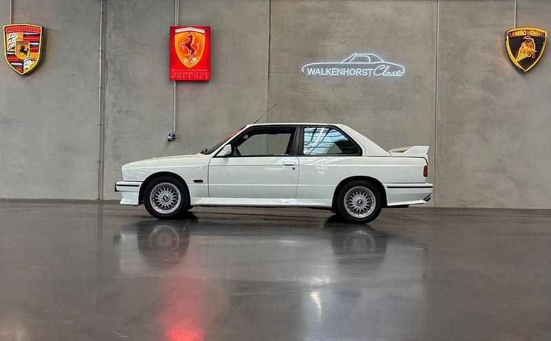 Second-hand BMW M3 Performance 215 CP (158 kW) 1987 Alb Coupe