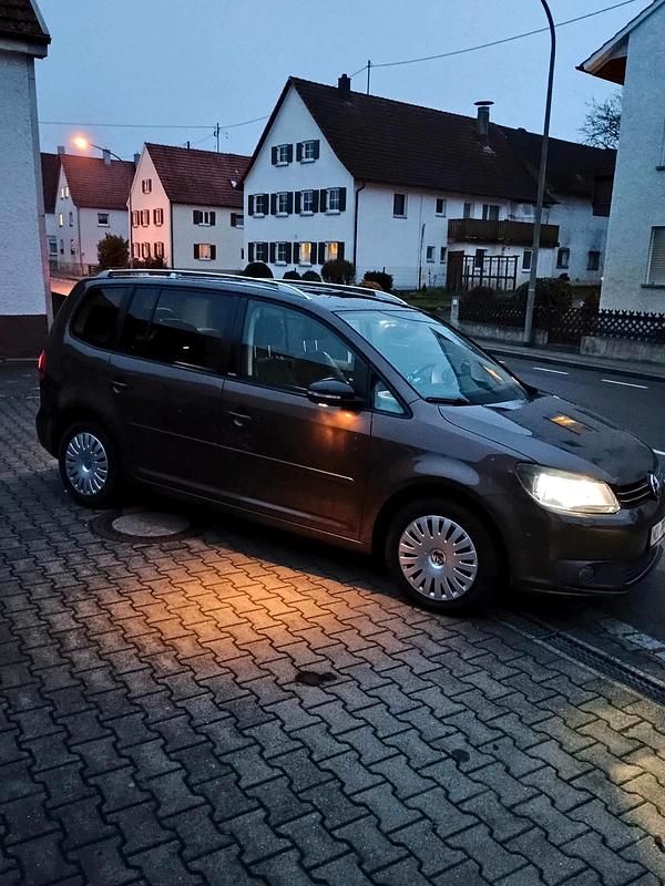 Gebraucht VW Touran 140 PS (102 kW) 2012 Braun Van / Kleinbus