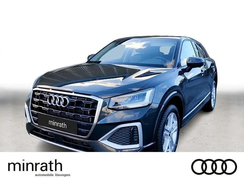 Grau Neu 2025 Audi Q2 Advanced SUV | 36.689 € (Guter Preis) - Bild 1/4