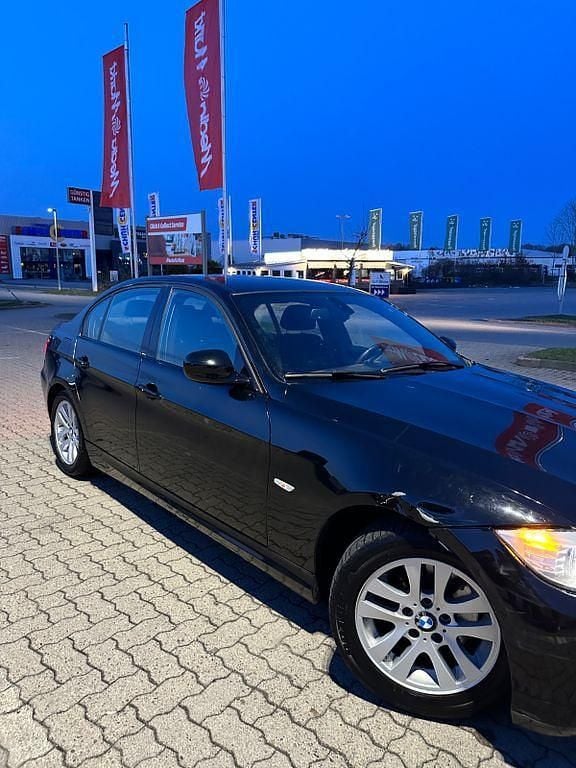 Gebraucht BMW 325 218 PS (160 kW) 2009 Schwarz Limousine