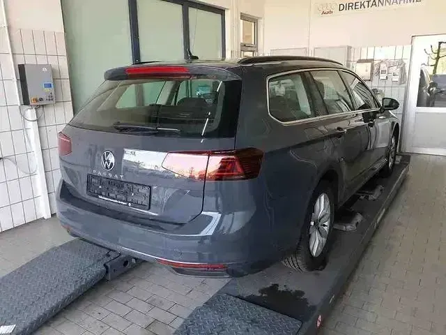 Gebraucht VW Passat Business 150 PS (110 kW) 2020 Grau Kombi