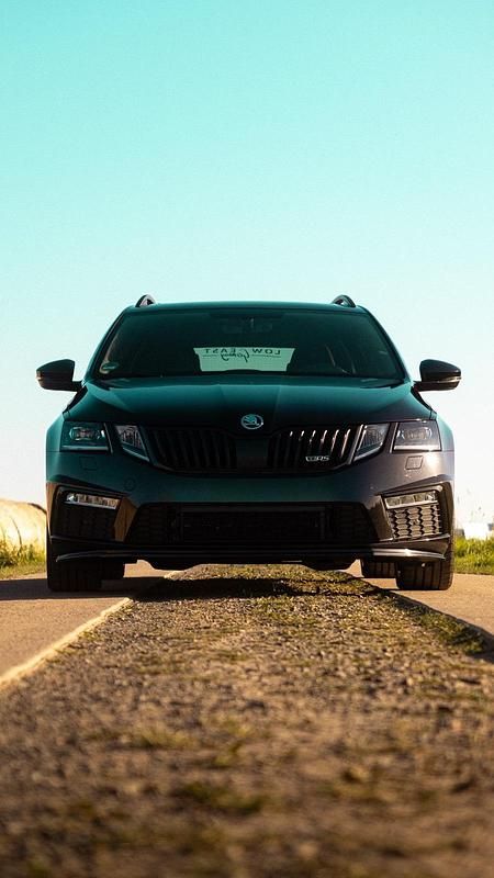 Schwarz Gebraucht 2019 Skoda Octavia RS Kombi | 19.900 € (Fairer Preis) - Bild 1/4