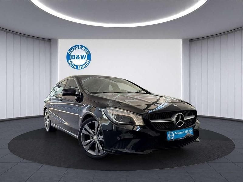 Kosmosschwarz metalliclack Gebraucht 2016 Mercedes CLA180 Shooting Brake Kombi | 15.899 € (Fairer Preis) - Bild 1/4