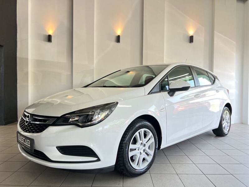 Weiß Gebraucht 2017 Opel Astra Edition Limousine | 7.900 € (Fairer Preis) - Bild 1/4