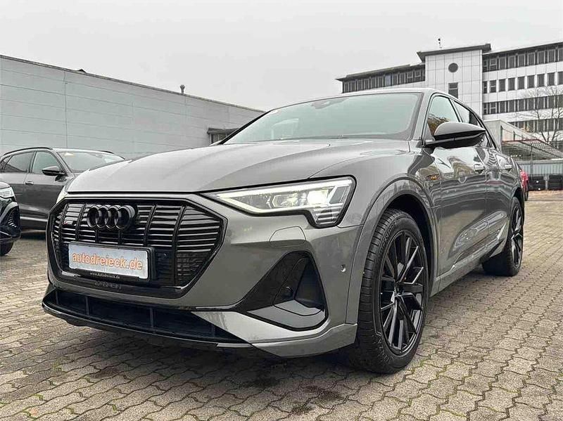 Chronosgrau metallic Gebraucht 2022 Audi e-tron Black Edition SUV | 35.950 € (Fairer Preis) - Bild 1/2