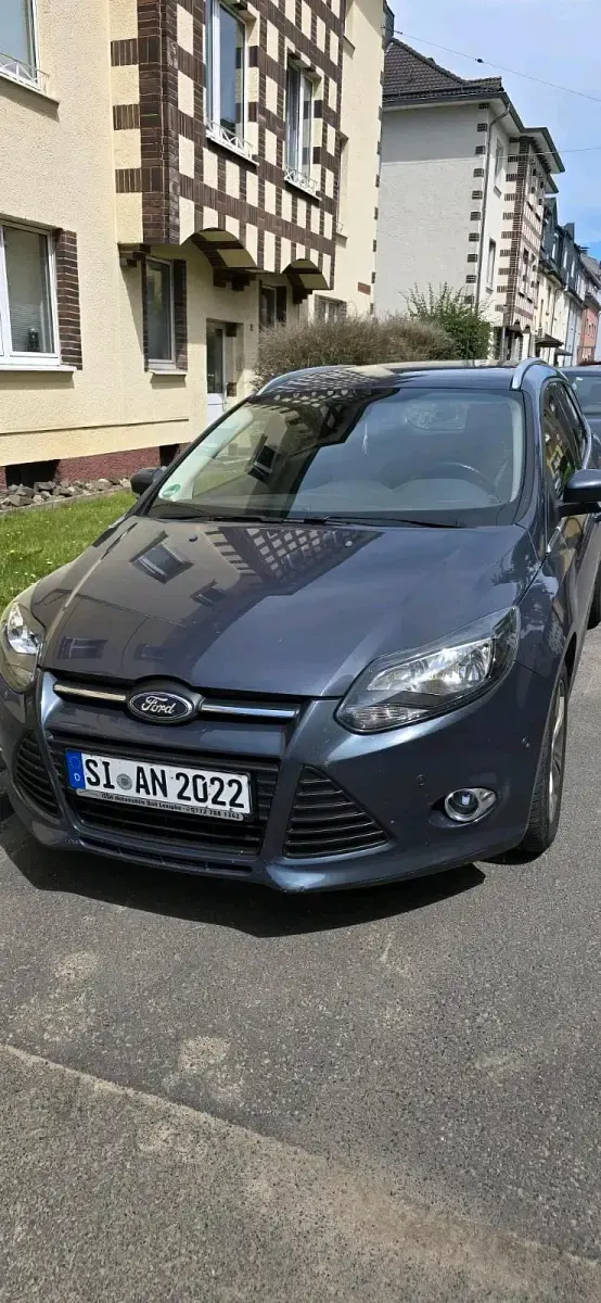 Gebraucht Ford Focus 115 PS (84 kW) 2012 Grau Kombi