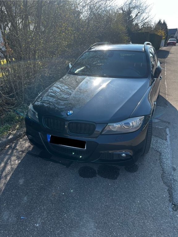 Schwarz Gebraucht 2009 BMW 330 Performance Kombi | 8.500 € (Guter Preis) - Bild 1/4