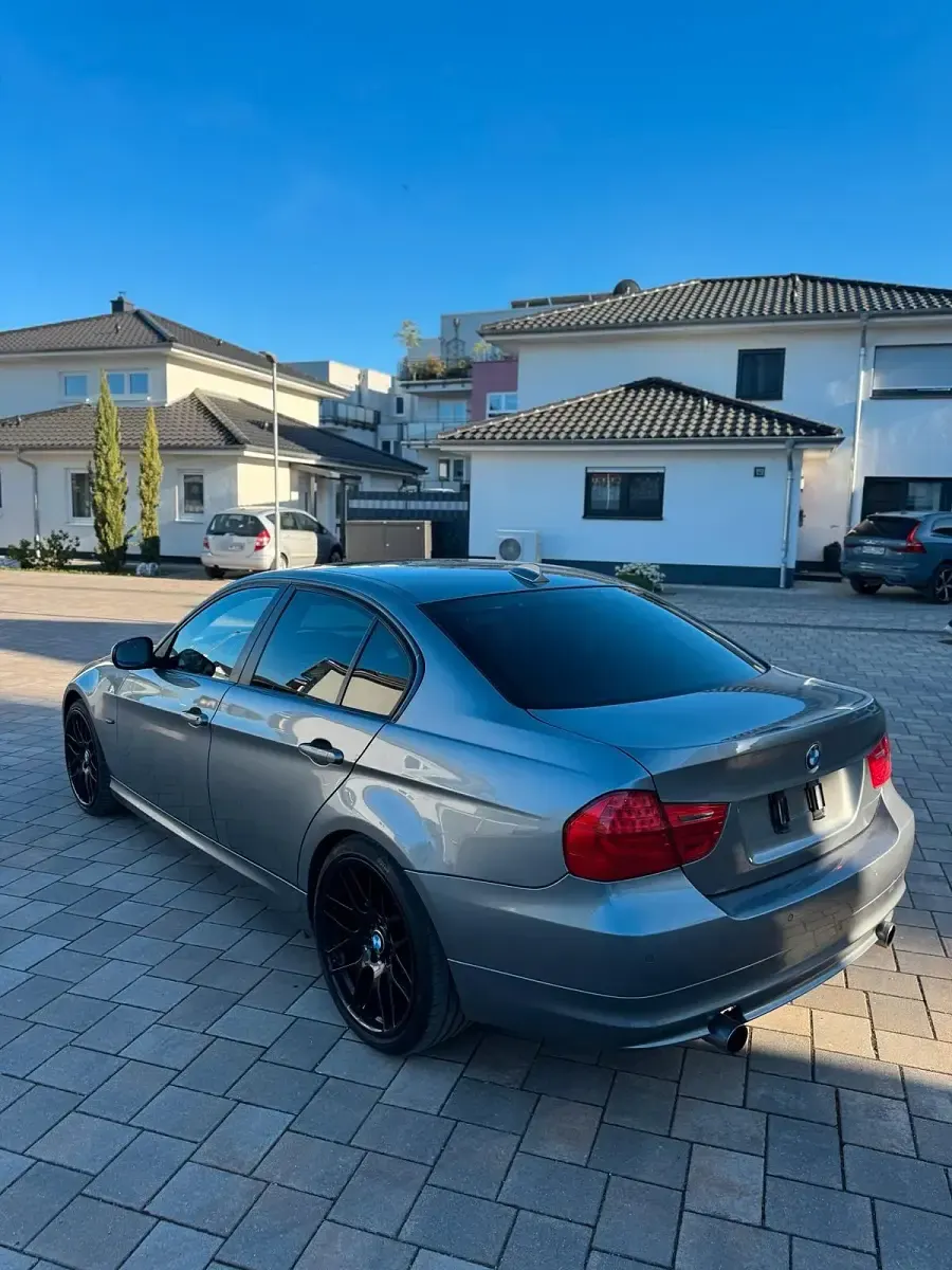 Gebraucht BMW 335 306 PS (225 kW) 2011 Grau Limousine