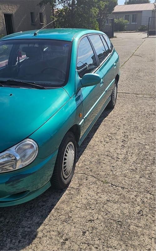 Grün Gebraucht 2001 Kia Rio 2 Kombi | 790 € (Fairer Preis) - Bild 1/4