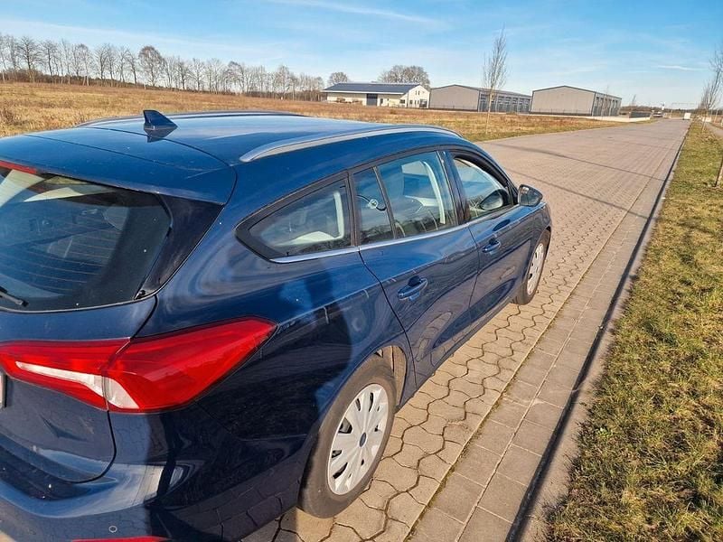 Gebraucht Ford Focus Titanium 120 PS (88 kW) 2020 Blau Limousine
