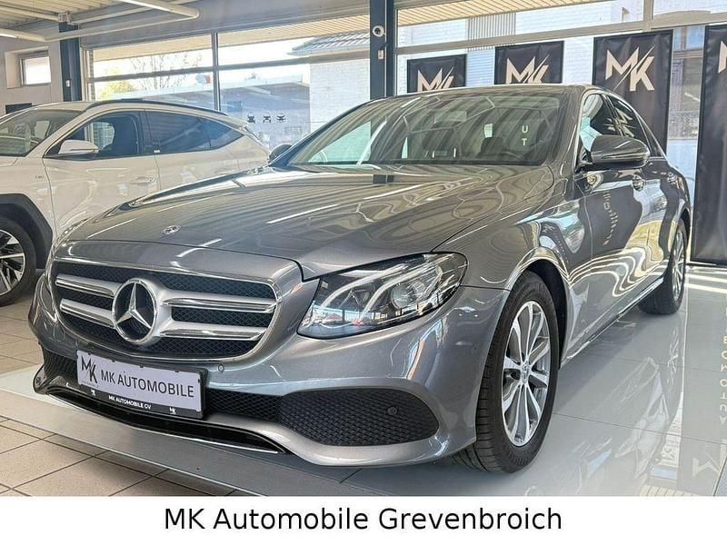 Grau Gebraucht 2018 Mercedes E200 Avantgarde Limousine | 20.998 € (Superpreis) - Bild 1/4