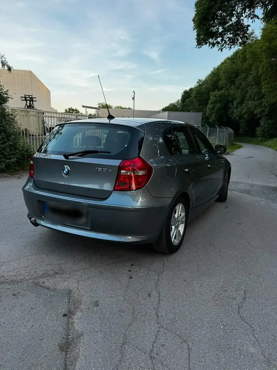 Gebraucht BMW 120 177 PS (130 kW) 2010 Grau Kleinwagen