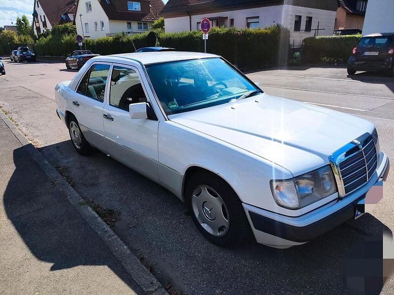 Gebraucht Mercedes E260 160 PS (117 kW) 1991 Weiß Limousine