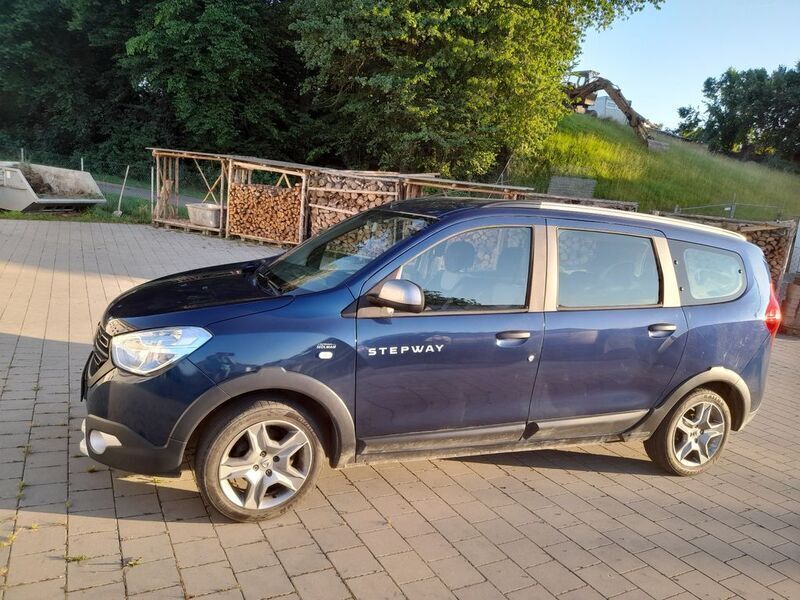 Blau Gebraucht 2019 Dacia Lodgy Stepway Van / Kleinbus | 8.990 € (Fairer Preis) - Bild 1/4