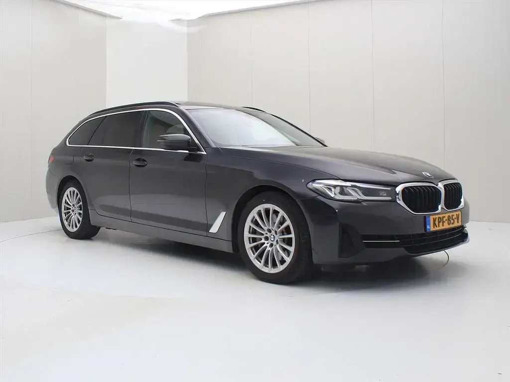 Gebraucht BMW 530e Executive 292 PS (214 kW) 2020 Grau Limousine