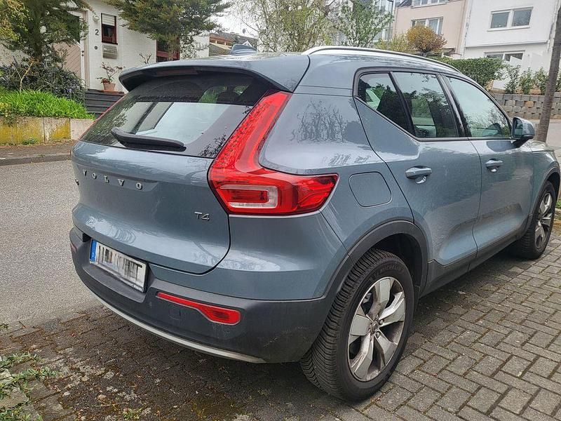 Gebraucht Volvo XC40 Momentum 190 PS (139 kW) 2020 Grau SUV