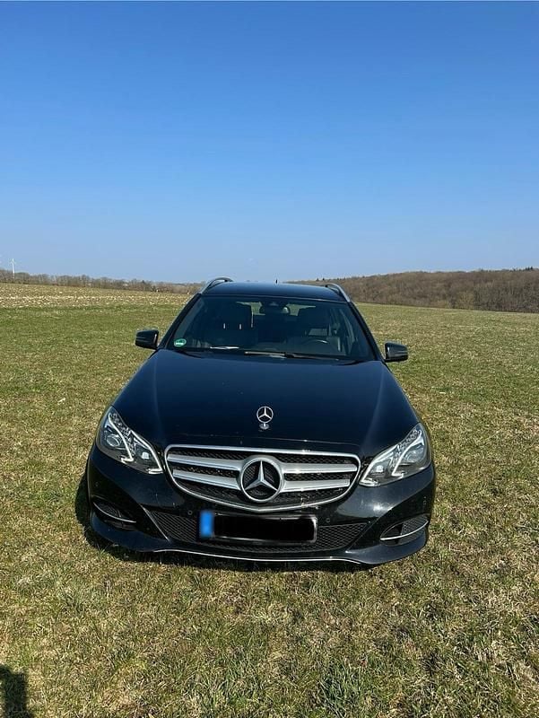 Gebraucht Mercedes E220 Avantgarde 170 PS (125 kW) 2015 Schwarz Kombi