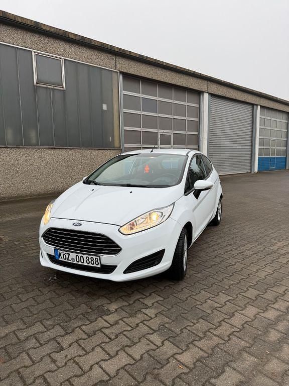 Gebraucht Ford Fiesta Trend 60 PS (44 kW) 2017 Weiß Kleinwagen