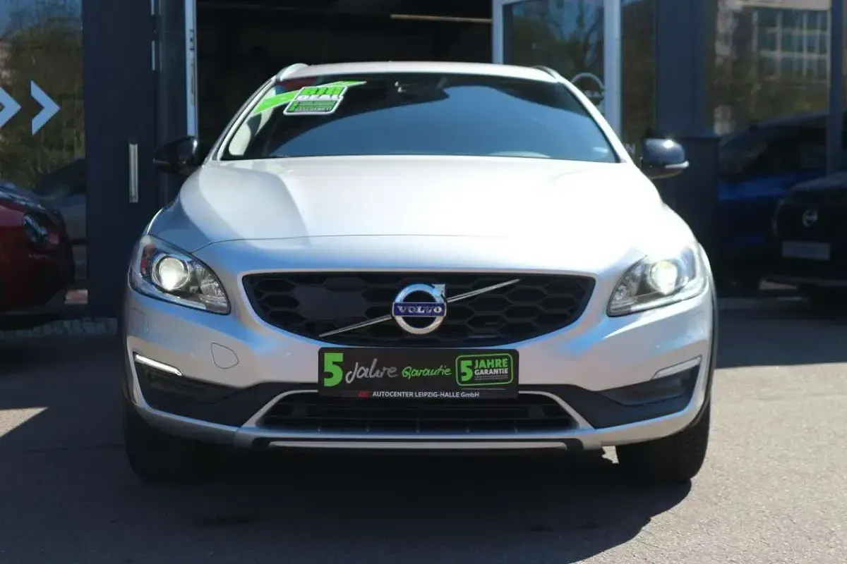 Second-hand Volvo V60 CC 190 CP (139 kW) 2017 Argintiu Break