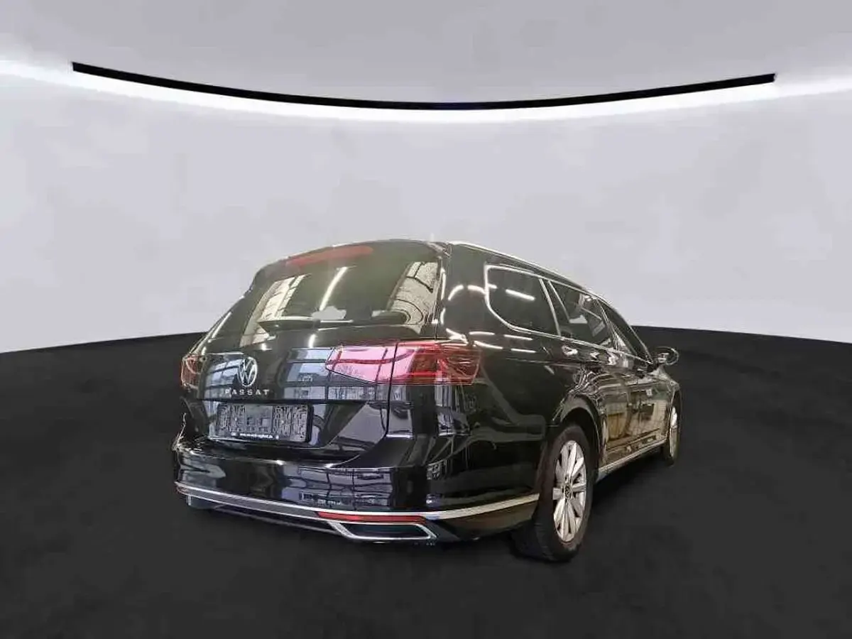 Gebraucht VW Passat Elegance 150 PS (110 kW) 2022 Schwarz Kombi