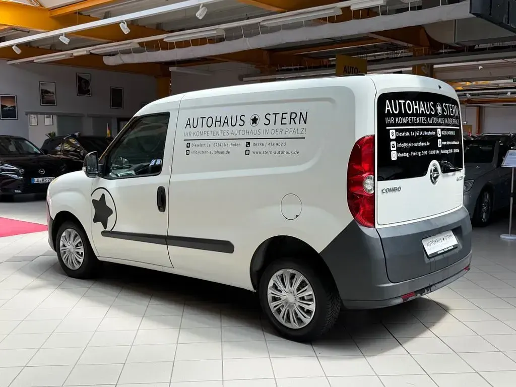 Gebraucht Opel Combo 90 PS (66 kW) 2012 Weiß Van / Kleinbus