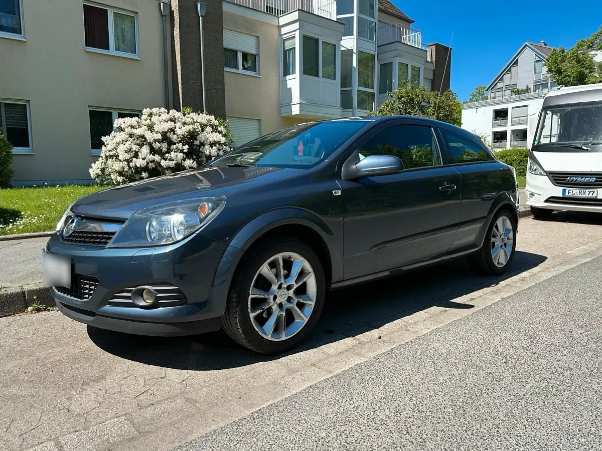 Second-hand Opel Astra 106 CP (77 kW) 2007 Albastru Coupe