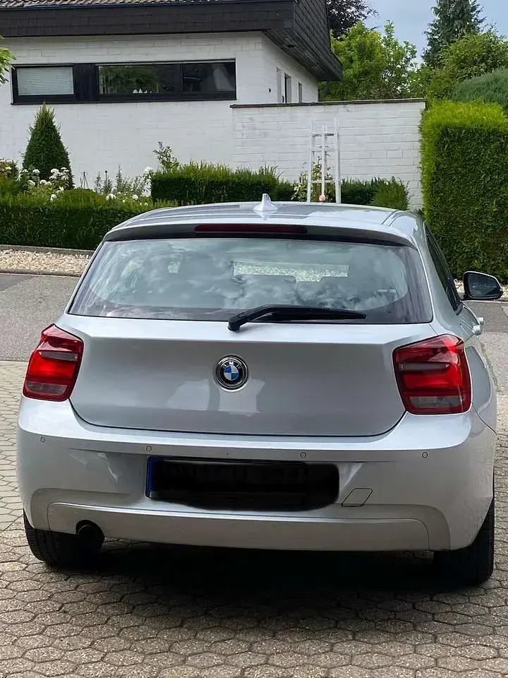 Gebraucht BMW 114 102 PS (75 kW) 2014 Silber Kleinwagen