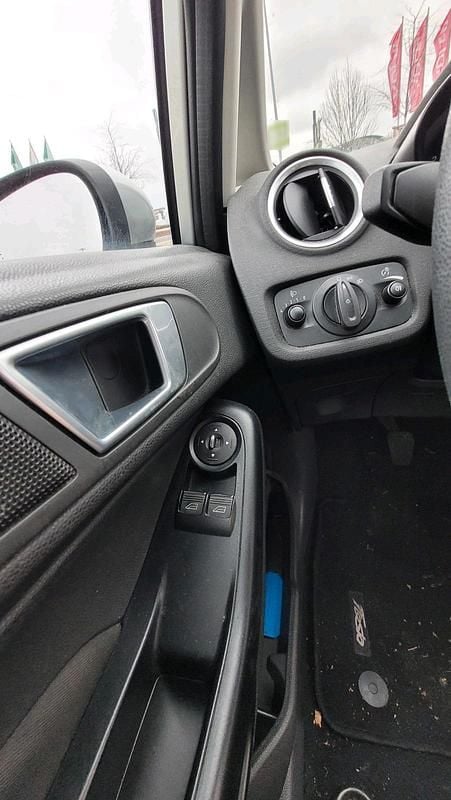 Gebraucht Ford Fiesta 81 PS (59 kW) 2013 Grau Kleinwagen