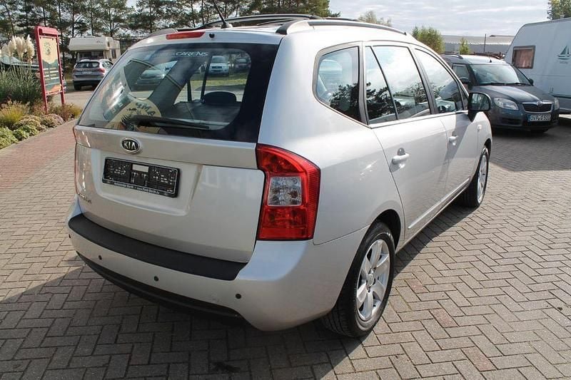Gebraucht Kia Carens 144 PS (105 kW) 2009 Silber Van / Kleinbus