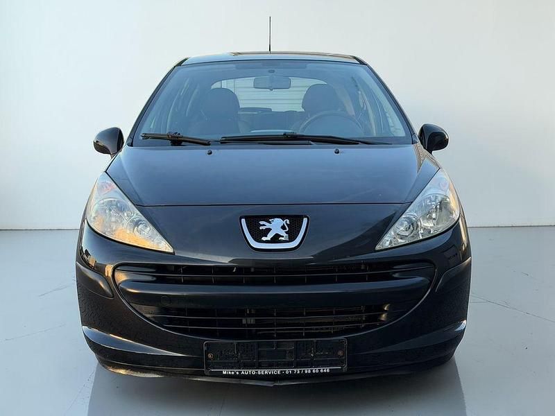 Gebraucht Peugeot 207 Tendance 95 PS (69 kW) 2009 Limousine