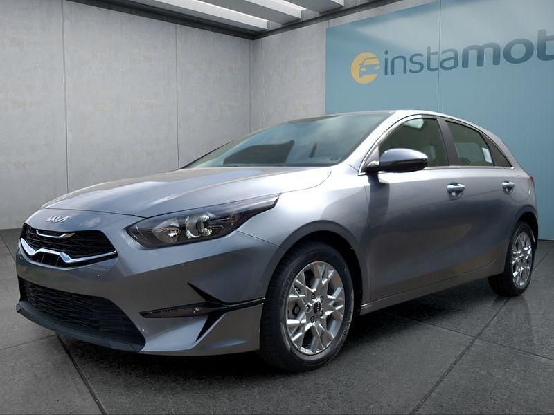 Silber Neu 2025 Kia Ceed Kleinwagen | 25.449 € (Etwas zu teuer) - Bild 1/4