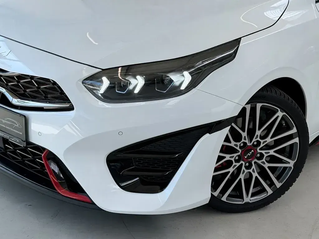 Second-hand Kia ProCeed GT Premium 204 CP (150 kW) 2023 Alb Hatchback